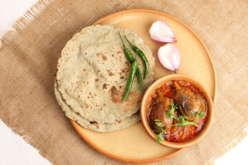 Wall Mural - Multigrain Roti or millet flat bread.Made with chana ,caun, green moong , udad ,ragi , Jowar farmer's lunch Indian bread with Brinjal curry