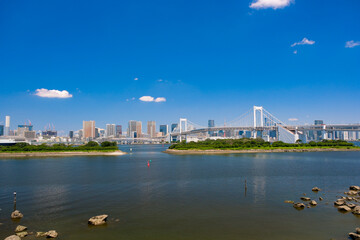 Wall Mural - 東京都港区 お台場海浜公園、展望デッキから見るレインボーブリッジ