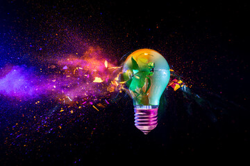 Fototapete - Broken light bulb exploding with colorful