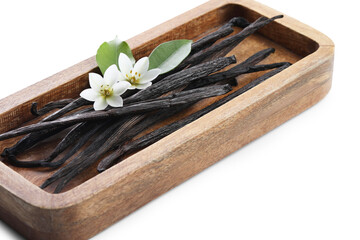 Wall Mural - Vanilla pods, green leaves and flowers isolated on white
