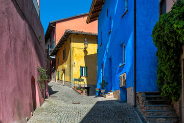 Wall Mural - Colorful houses on the narrow street in Monforte d'Alba, Italy.