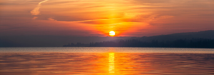 Wall Mural - Sonnenuntergang auf der Insel Reichenau im Bodensee