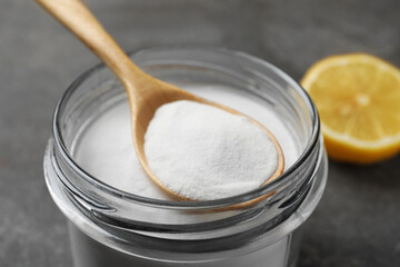 Poster - Baking soda, spoon and lemon on grey table, closeup