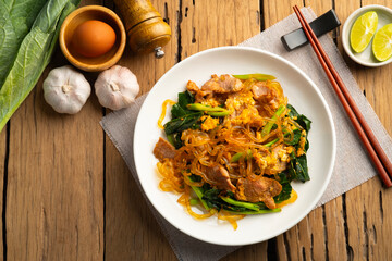 Wall Mural - Fried Glass Seaweed noodle or clear Kelp noodle with Sweet Black Sauce,stir fry glass noodle with garlic sliced pork kale and chicken egg with soy sauce (Pad See Ew).healthy low calorie meals.