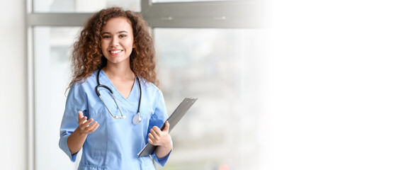 Canvas Print - Young African-American nurse in clinic