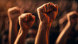 © Erika - manos de persona luchando y protestando por su libertad y por la paz en el mundo por sus derechos humanos huelga y levantamiento politico