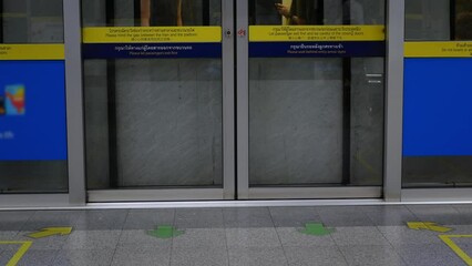 Canvas Print - low angle view to subway platform train station while the door is closing and train ready to depart from subway underground train station in rush hour