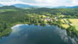 © jef 77 - Reflets du ciel et nuages ​​sur le lac Chavoley, dans la commune de Ceyzérieu, dans l'Ain en France à la fin du printemps
