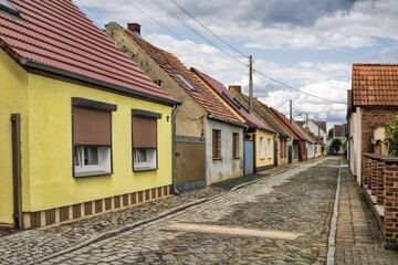 Canvas Print - tangerhütte, deutschland - alte häuser in einer schmalen straße