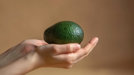 Canvas Print - The hand holding avocado