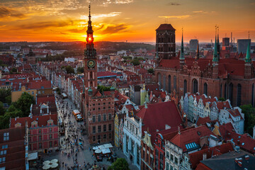 Wall Mural - Main City Hall and the St. Mary Basilica in Gdansk at sunset, Poland