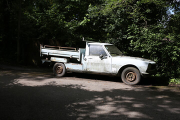 Pick-up ancien de collection abandonné