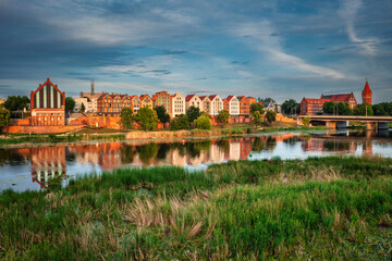 Wall Mural - Malbork city by the Nogat river at sunset