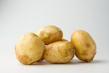 Wall Mural - Young potatoes isolated on white background