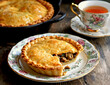 © Elba Cabrera - English chicken and mushroom pie
