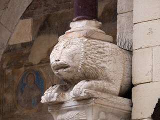 Wall Mural - Verona dome cathedral church exterior sculptures detail. Romanesque sculpture attributed to the workshop of Veronese sculptor Brioloto