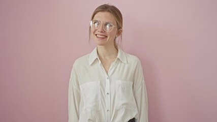 Canvas Print - Confident young blonde woman wearing glasses, standing and smiling while looking away. wonderfully charming, deep in thought, pouring her smart idea over the pink background.