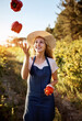 © Stratford/peopleimages.com - Farmer, juggling and peppers with woman in field to harvest organic produce in season. Growth, smile and vegetation with playful person outdoor in fun countryside for agro or agribusiness work