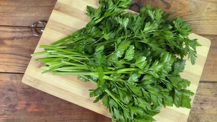 Wall Mural - Bunch of fresh parsley on cutting board on rustic table