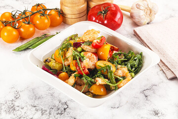 Wall Mural - Gourmet salad with prawn and asparagus