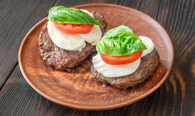 Canvas Print - Caprese beef steak