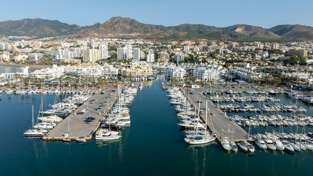 puerto marina en el municipio de benalmádena a vista de dron, españa