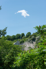 Canvas Print - detail view of Scarborough Bluffs, or The Bluffs, a geological feature (escarpment) on Toronto's waterfront, on a clear blue sky day