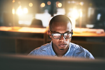 Leinwandbilder - Night, computer and business black man with glasses for website, research and reading news in office. Corporate, developer and worker online for software update, networking and working on web design
