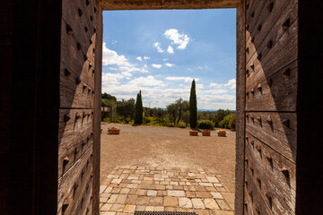 Wall Mural - Italia, Toscana, Chianti, la Pieve del paese di San donato in Poggio.