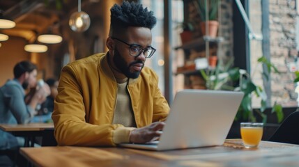 Canvas Print - The man with a laptop