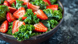 Ensalada fresca de kale y fresas

