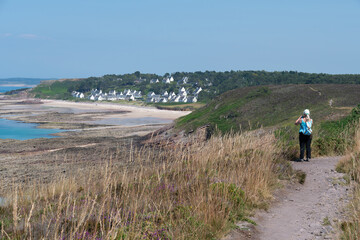 Wall Mural - Randonneurs dans le magnifique paysage du cap d'Erquy en Bretagne - France