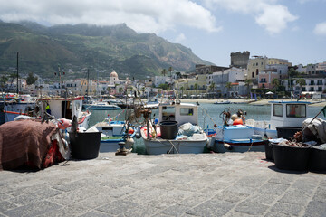 Wall Mural - Der Fischerhafen von Forio und der Epomeo in Ischia Italien.