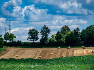 Wall Mural - Strohrollen auf dem Feld