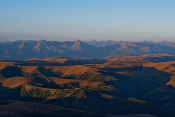 Canvas Print - Russia, the Elbrus region. Stunning dawn view of the Caucasus mountains from the cliffs of the Bolshoy Bermamyt plateau.