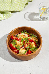 Canvas Print - Freshly Fried Halloumi with Tomatoes and Arugula Salad in Wooden Bowl