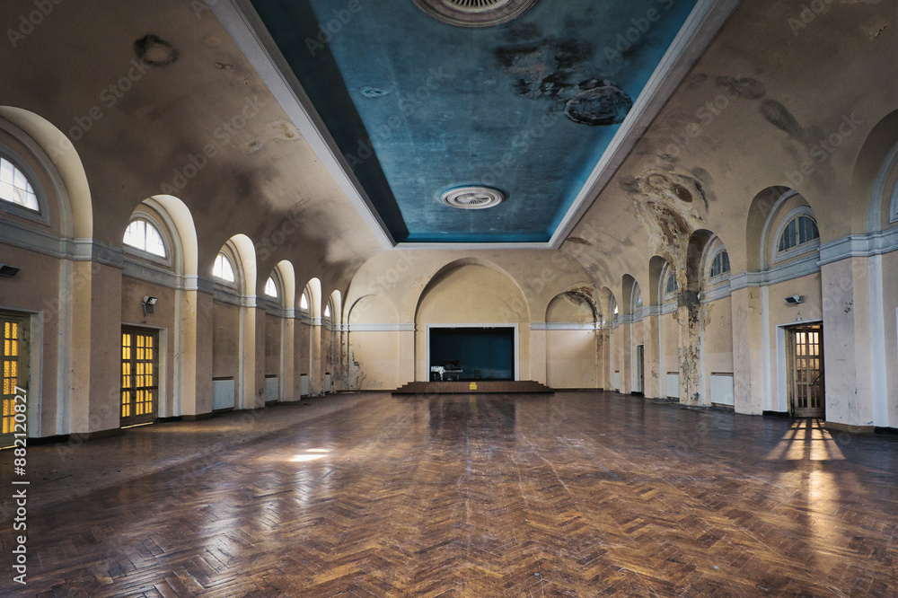 Saal Lost Place - Beatiful Decay - Abandoned - Verlassener Ort - Urbex ...