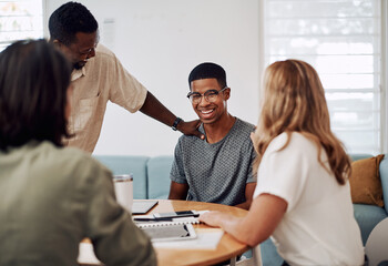 Aufkleber - People, diversity and happy in office for training, teaching and learning for job or career guidance. Teamwork, employees and collaboration at workshop in internship program or skill development