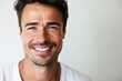 © Fotograf - A person smiling while holding a toothbrush in their mouth, highlighting the importance of oral hygiene