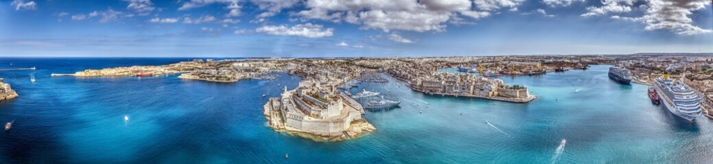 Canvas Print - Drone panorama over the cruise port of the Maltese city of Valetta