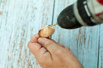 Step by step. How to create a wall decoration from the shells. Step 2 from 6.