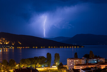 Canvas Print - lightning over the lake