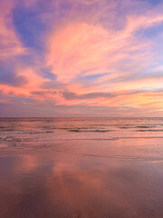 Wall Mural - ocean sunset on the beach in florida with colorful skies.