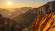 © SolarisKG - Randonneurs admirant le coucher de soleil sur les montagnes
