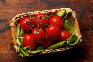 Canvas Print - Fresh tomatoes in basket