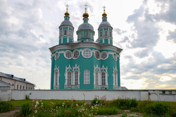 Wall Mural - Assumption Cathedral on a cloudy evening. Smolensk, Russia