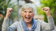 © Alon - Jubelnde Seniorin ballt Fäuste
