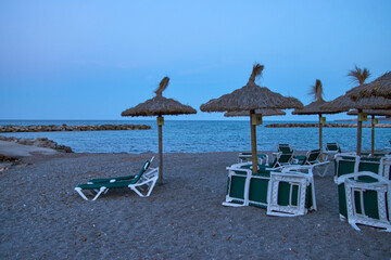 Reise nach Mallorca. Strand von Cala Bona am Abend.