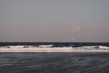 Wall Mural - Moonrise on the Indian ocean 