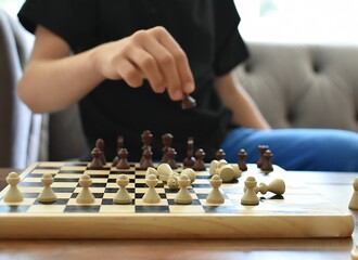 boy sitting and playing chess beschreibung (englisch)2